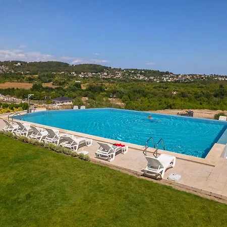 Apartment Minchony Warna