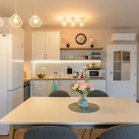 Apartment Minchony Warna